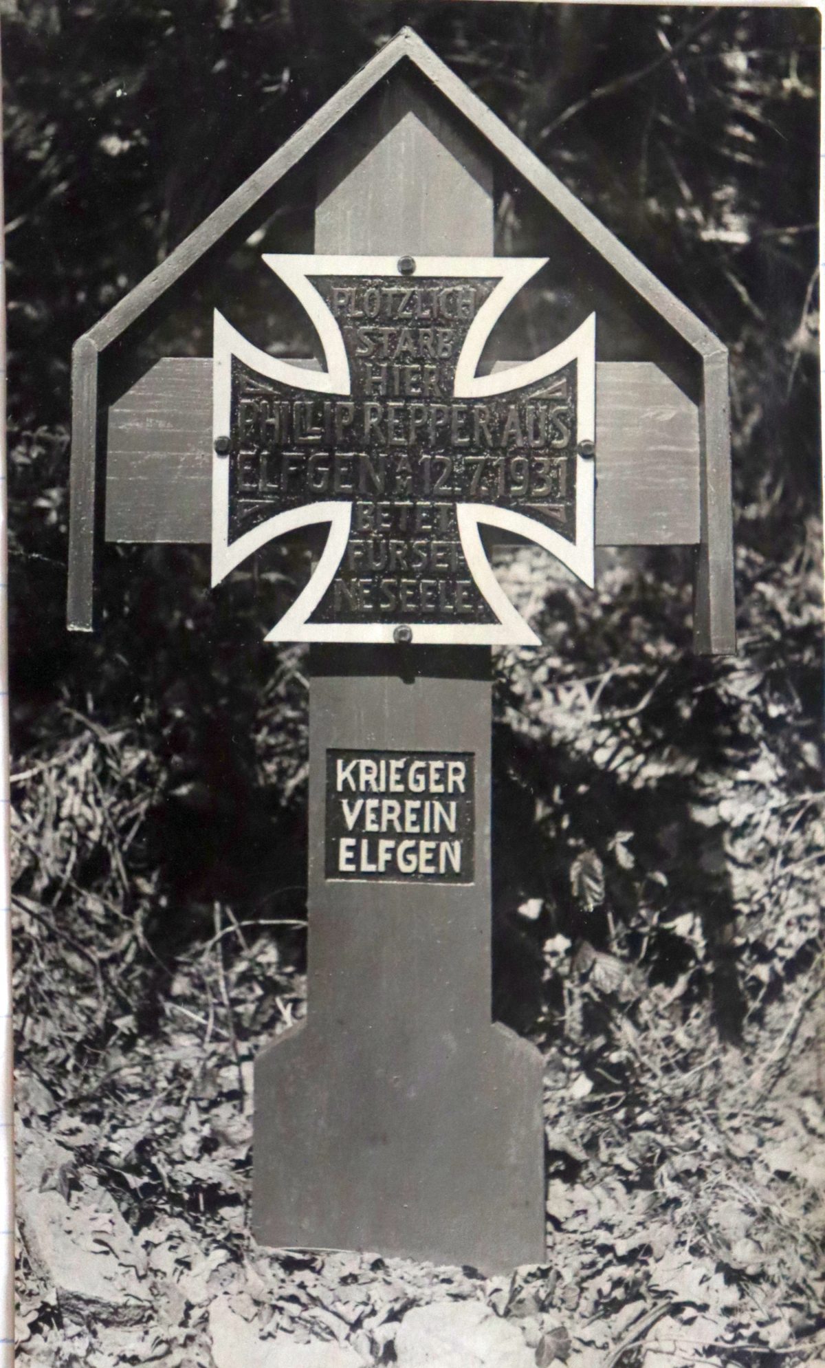 Ein Gedenkkreuz in der Gemeinde Kreuzweingarten bei Euskirchen